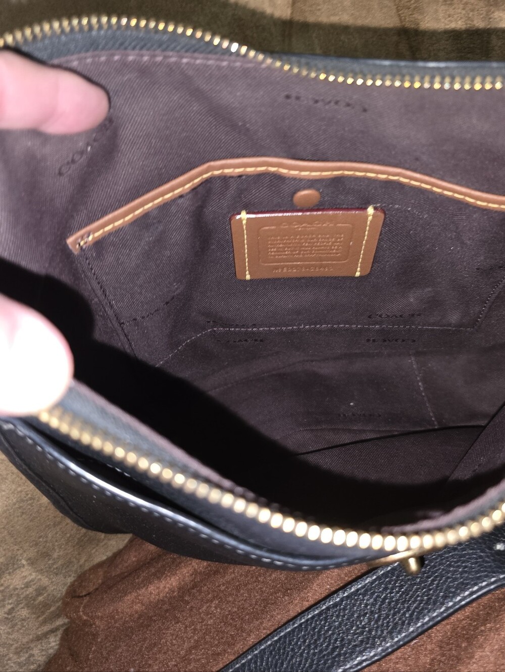 Classic Chaise Black Leather Crossbody Bag - Picture 2 of 9